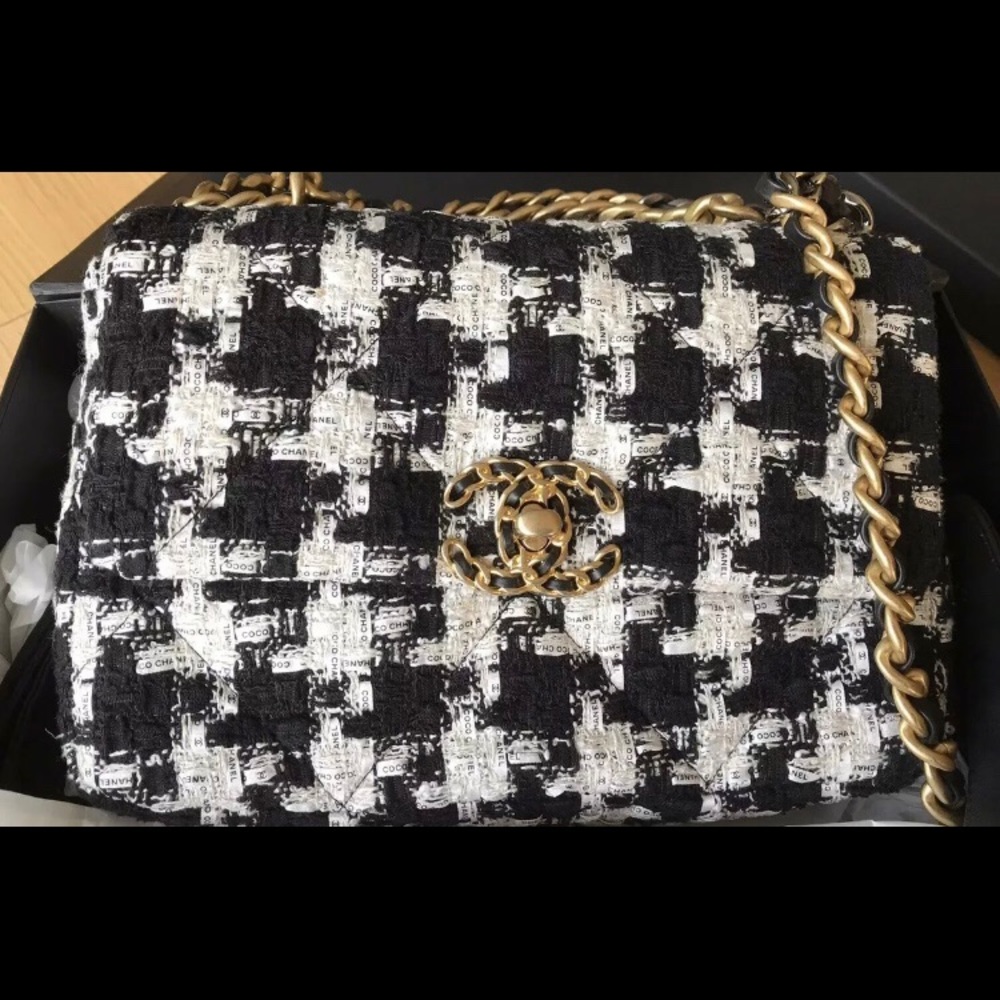 Chanel black and white houndstooth purse